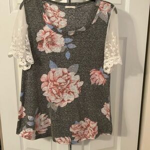 E Luna floral short sleeve tee with lace sleeves